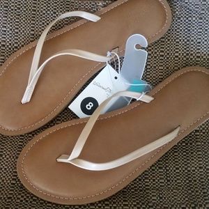 Womens Universal Thread flip flops nude color sz 8